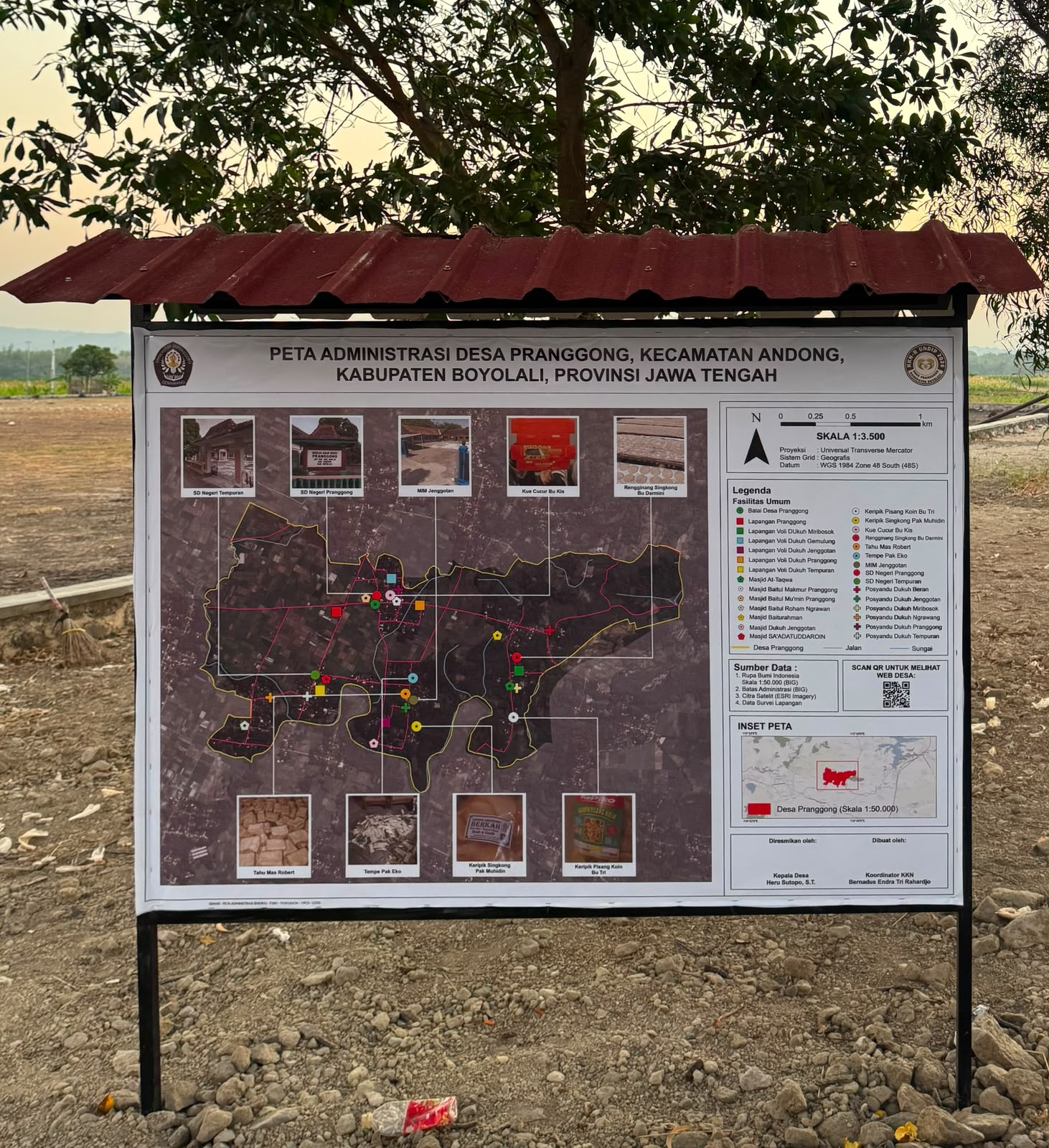 Papan peta fisik Desa Pranggong yang sudah terpasang di lokasi